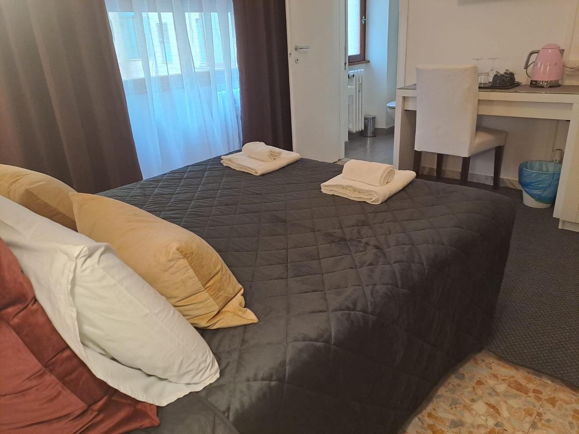 Appia Avenue 639 Hotel Rome Bagian luar foto